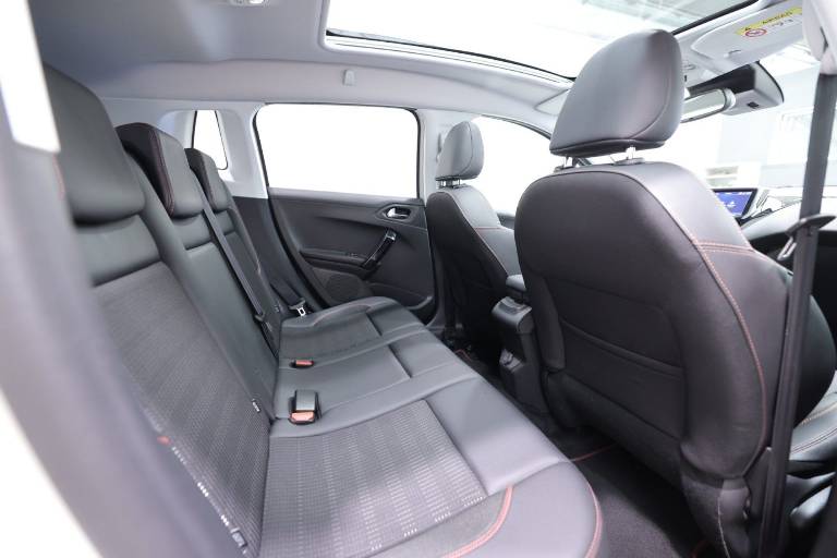 PEUGEOT 2008 47
