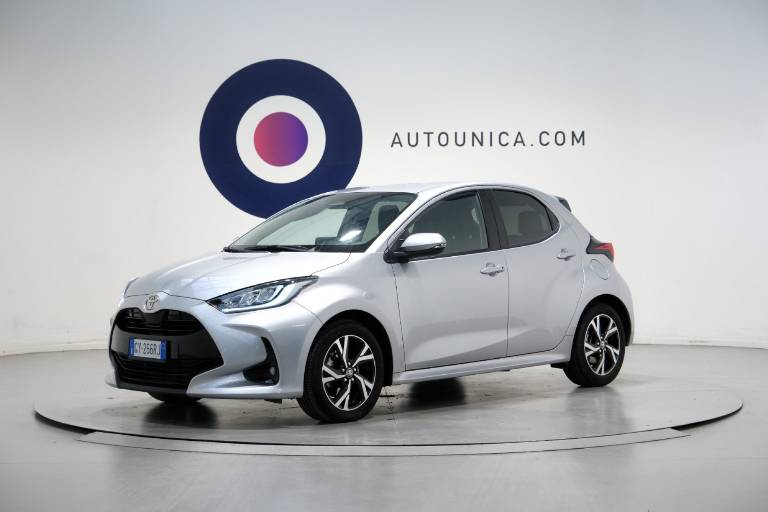 TOYOTA Yaris 1