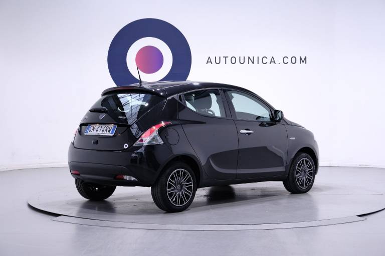 LANCIA Ypsilon 15