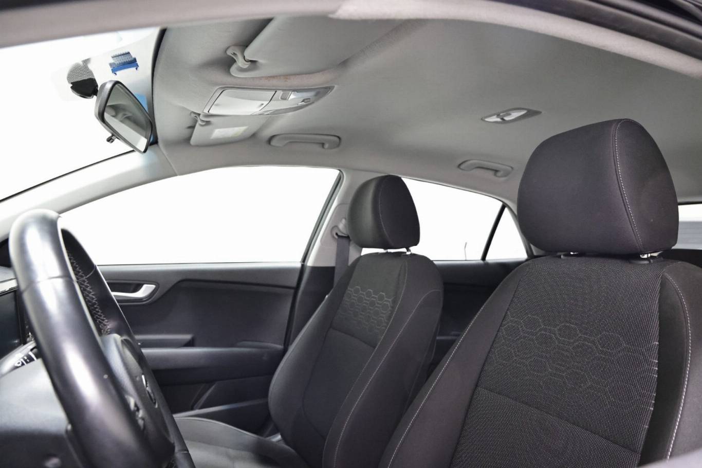 KIA Rio 33
