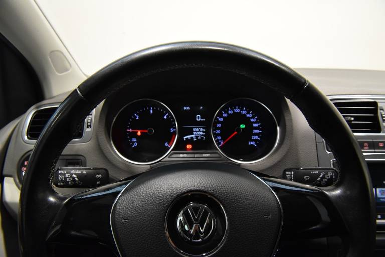 VOLKSWAGEN Polo 9