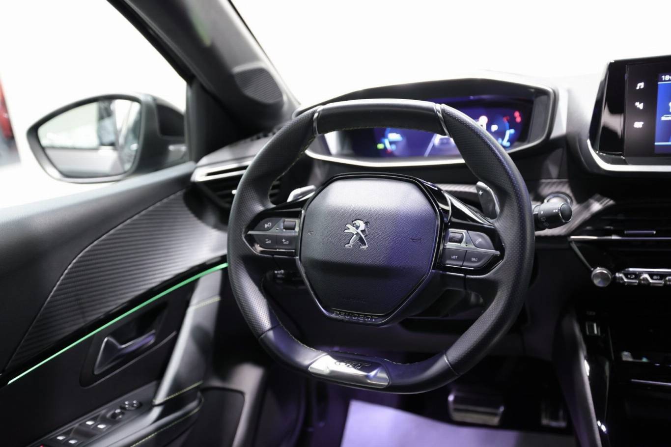 PEUGEOT 208 40