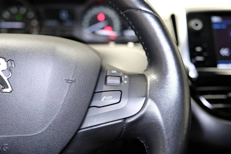 PEUGEOT 208 22