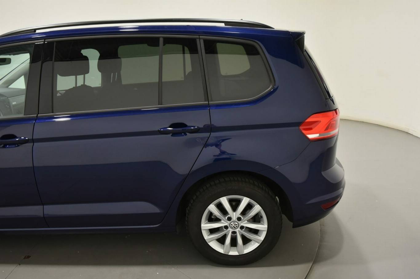 VOLKSWAGEN Touran 44
