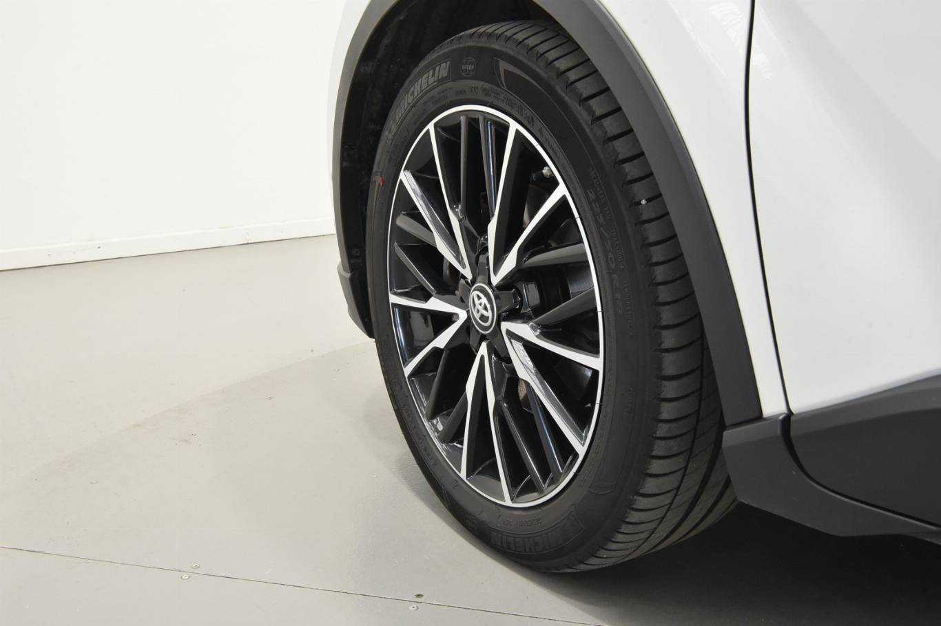 TOYOTA C-HR 9