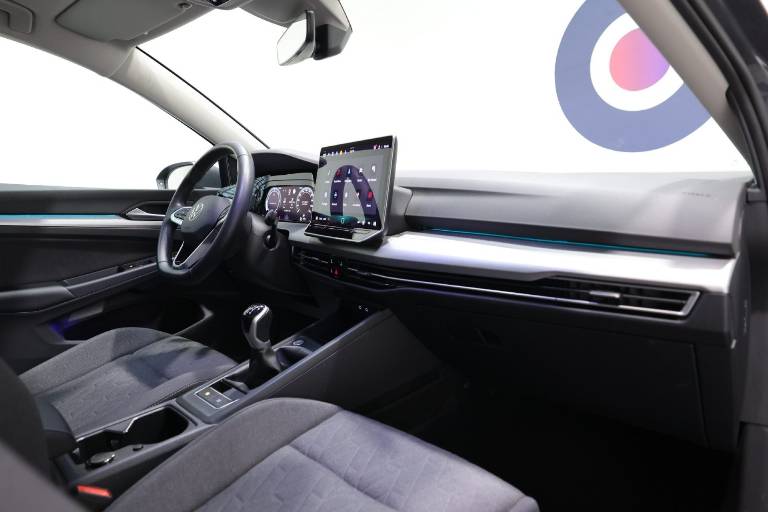 VOLKSWAGEN Golf 48