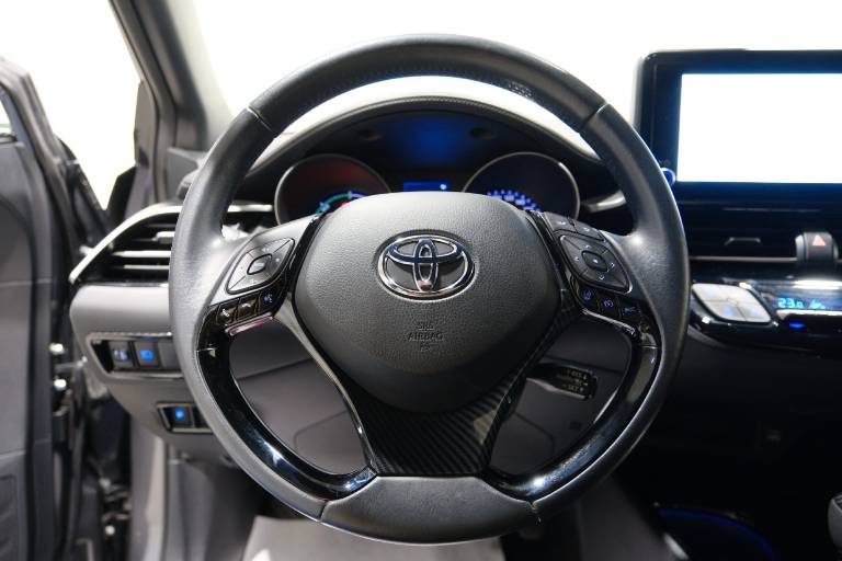 TOYOTA C-HR 7