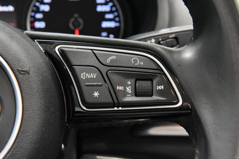 AUDI A3 8