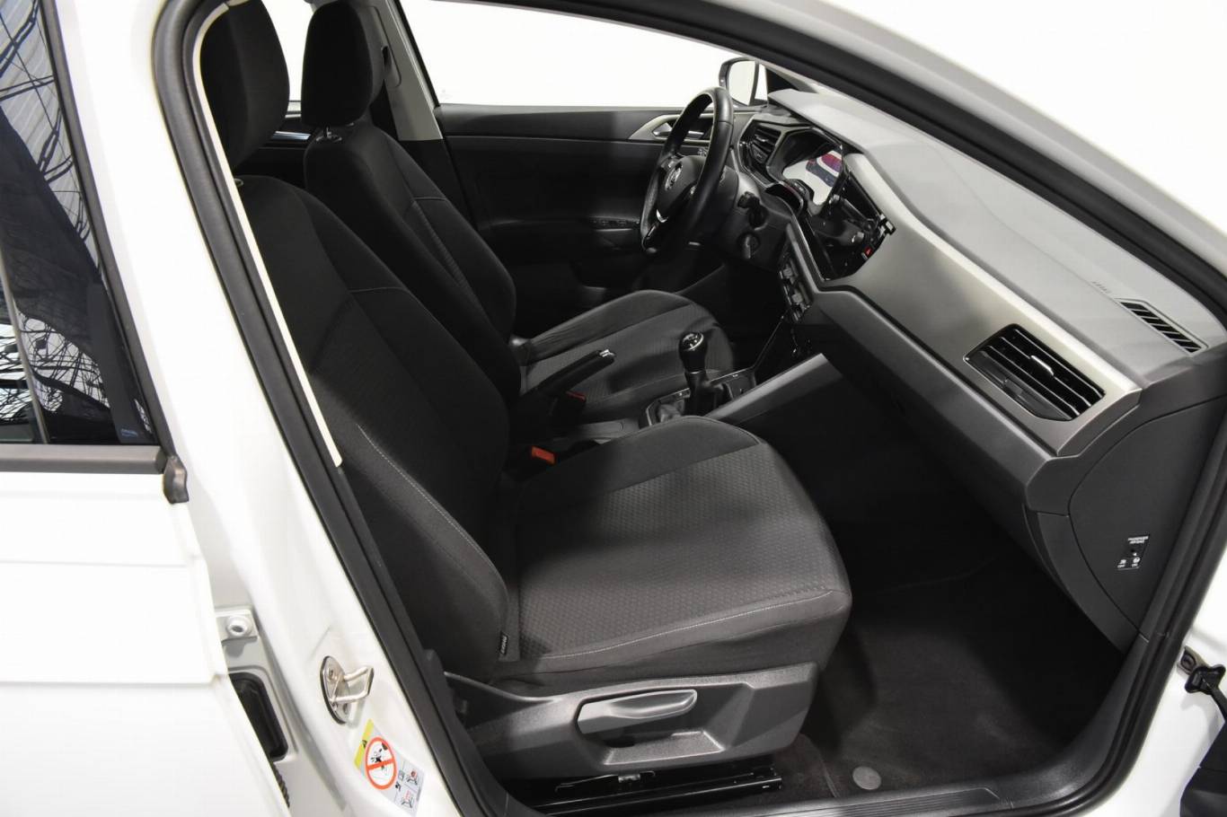 VOLKSWAGEN Polo 21