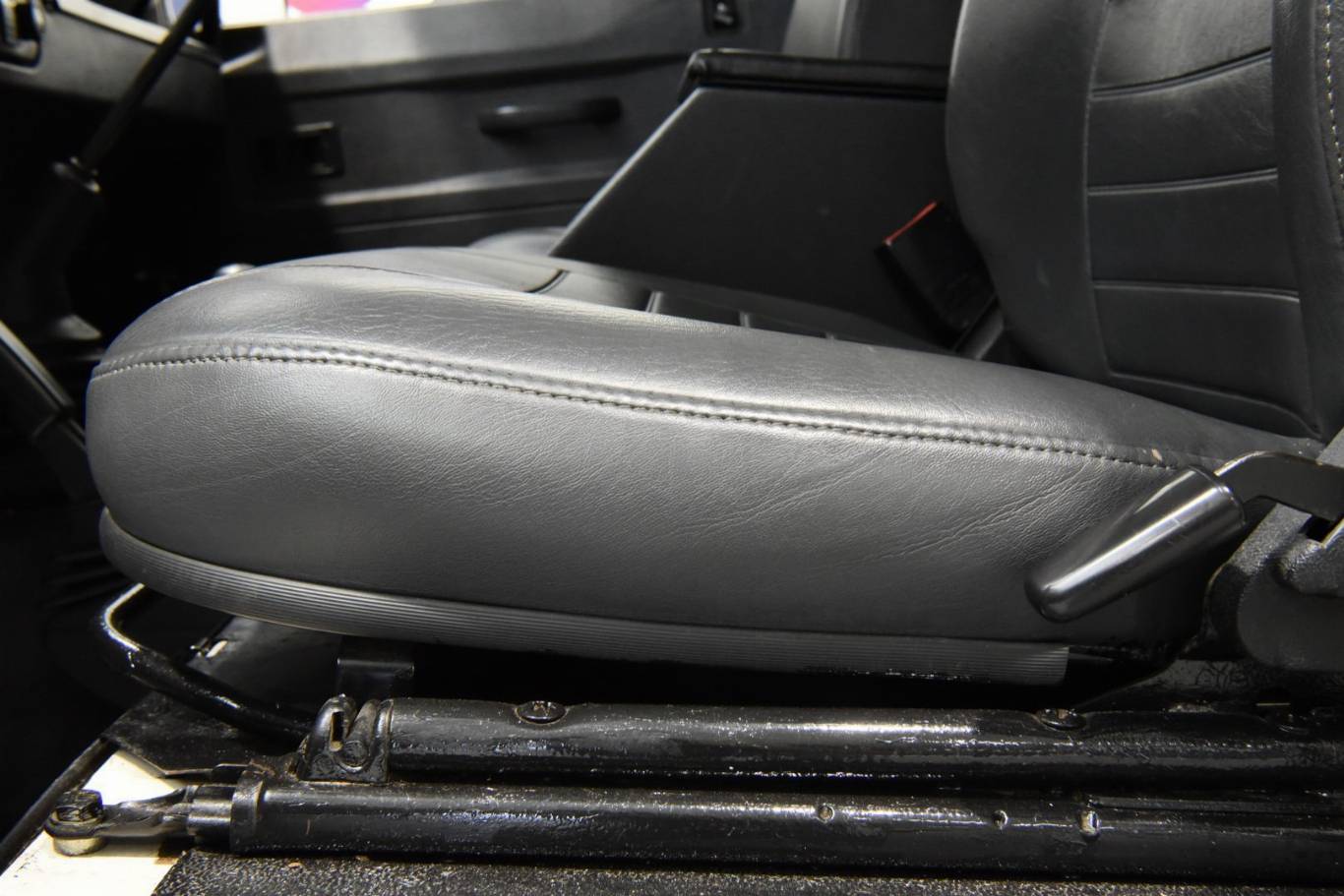 LAND ROVER Defender 39