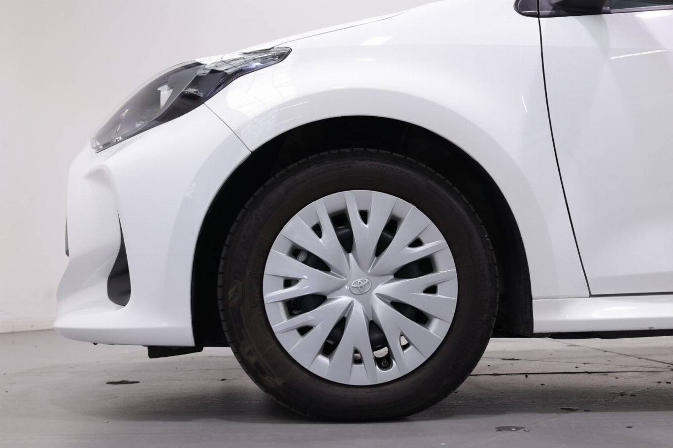 TOYOTA Yaris 17