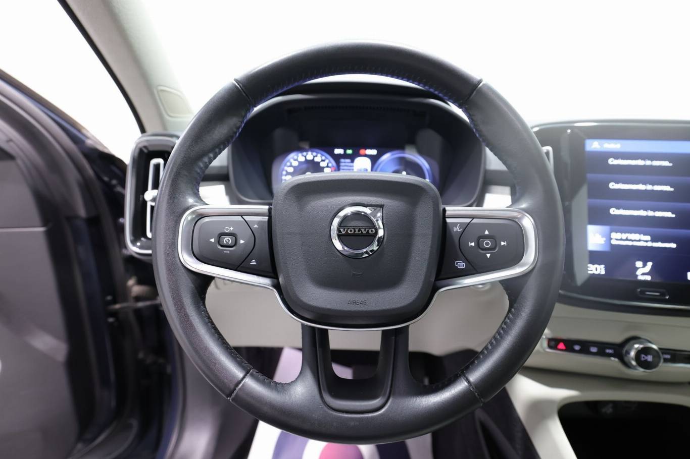 VOLVO XC40 15