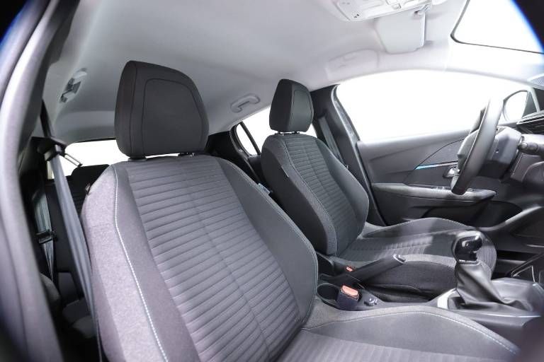 PEUGEOT 208 43