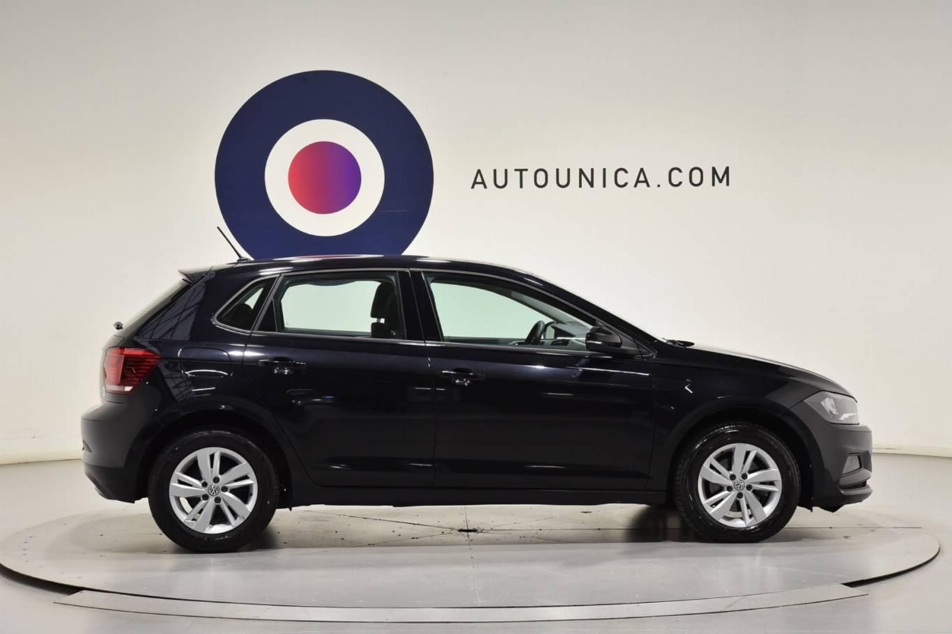 VOLKSWAGEN Polo 8