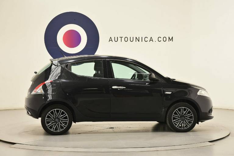 LANCIA Ypsilon 13