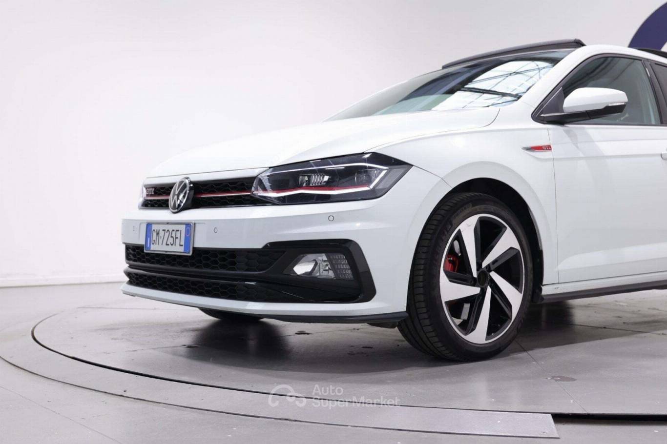 VOLKSWAGEN Polo 11