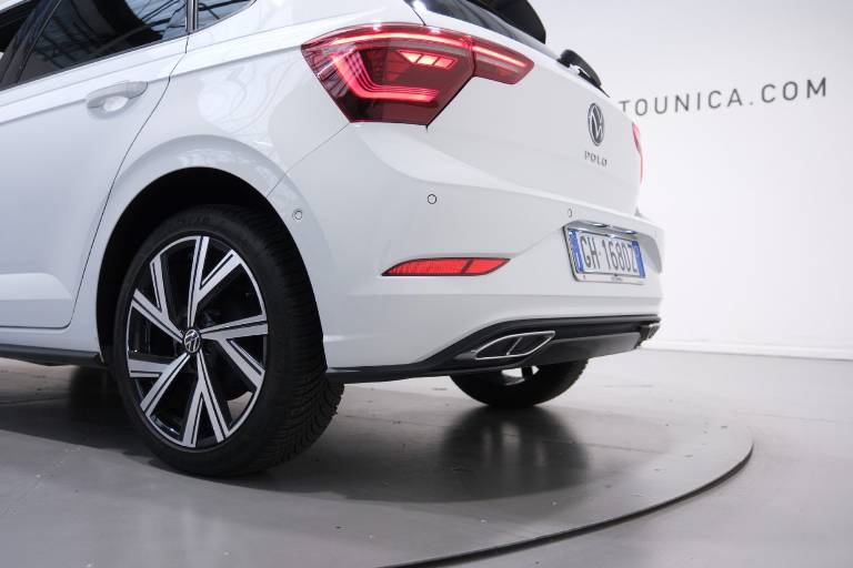 VOLKSWAGEN Polo 47