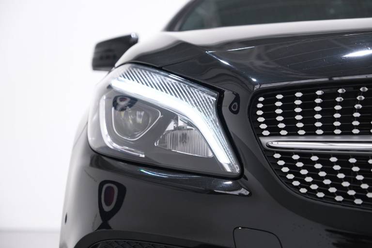 MERCEDES-BENZ A 180 14