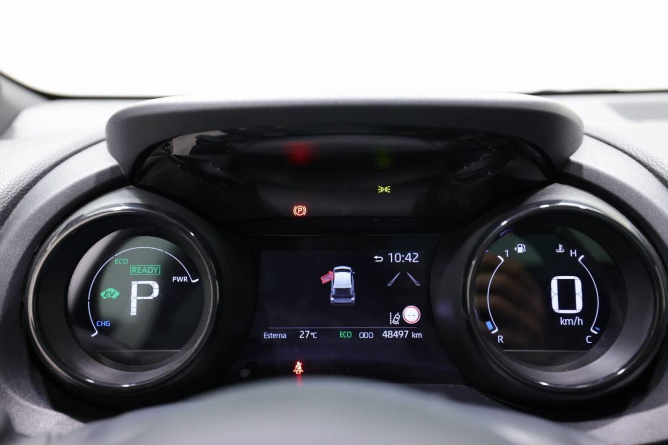 TOYOTA Yaris 8