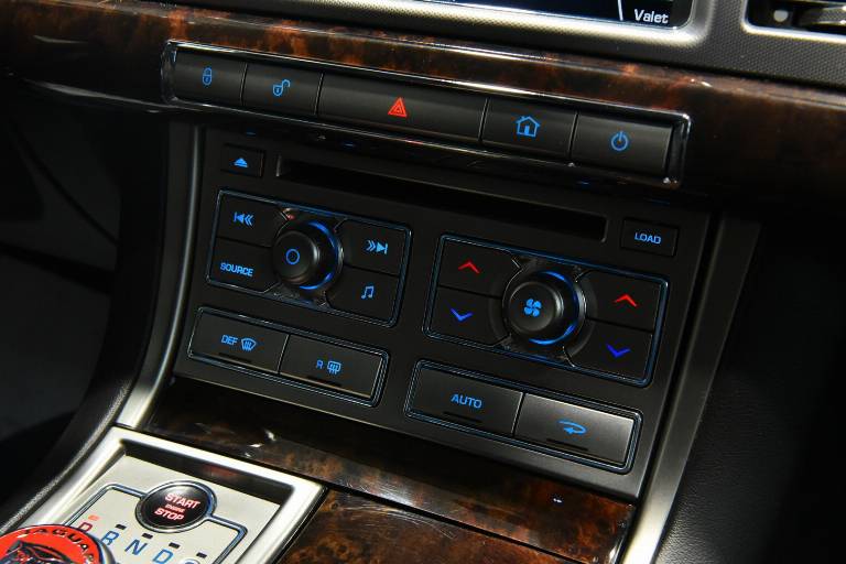 JAGUAR XF 39