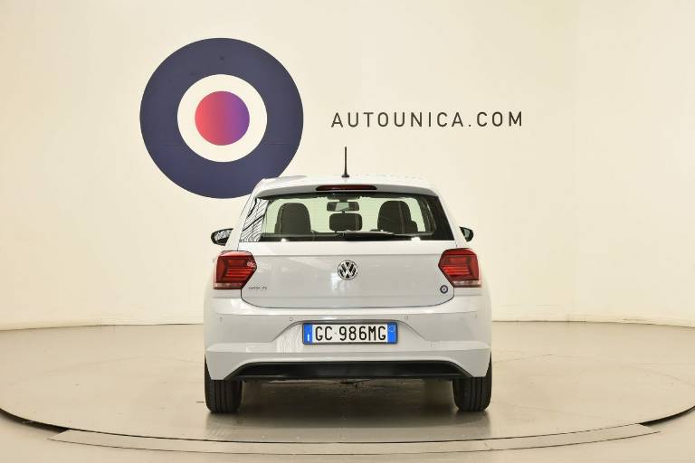 VOLKSWAGEN Polo 6