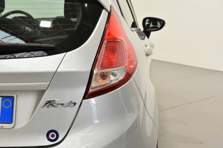 FORD Fiesta 19