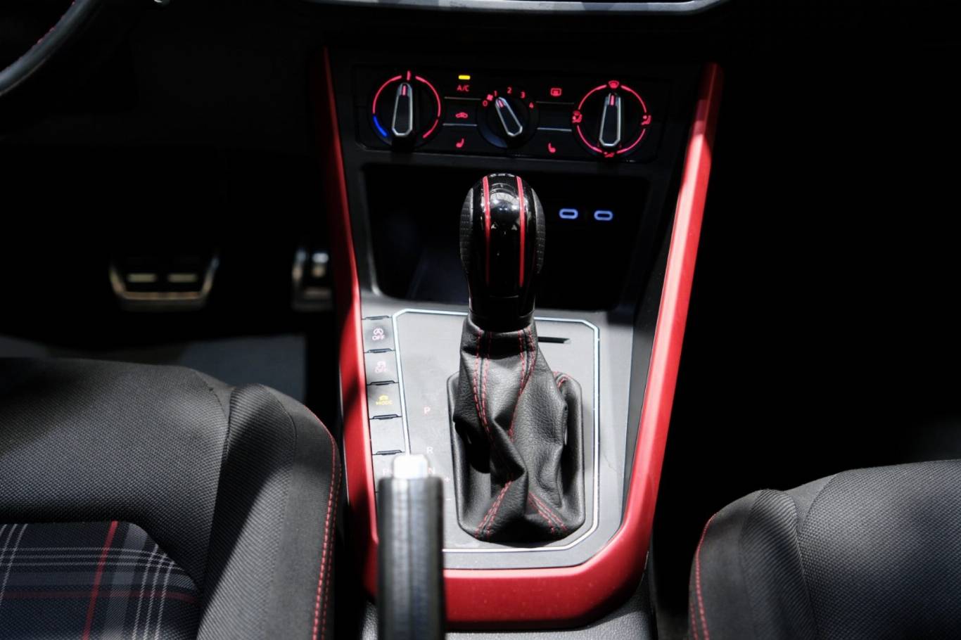 VOLKSWAGEN Polo GTI 36