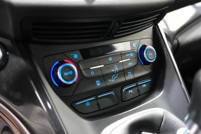 FORD Kuga 29