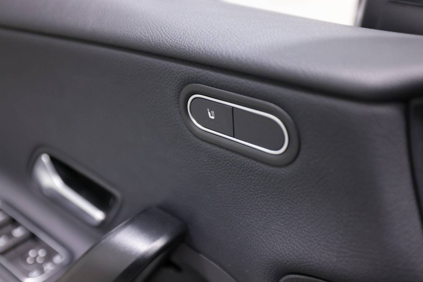 MERCEDES-BENZ A 180 37