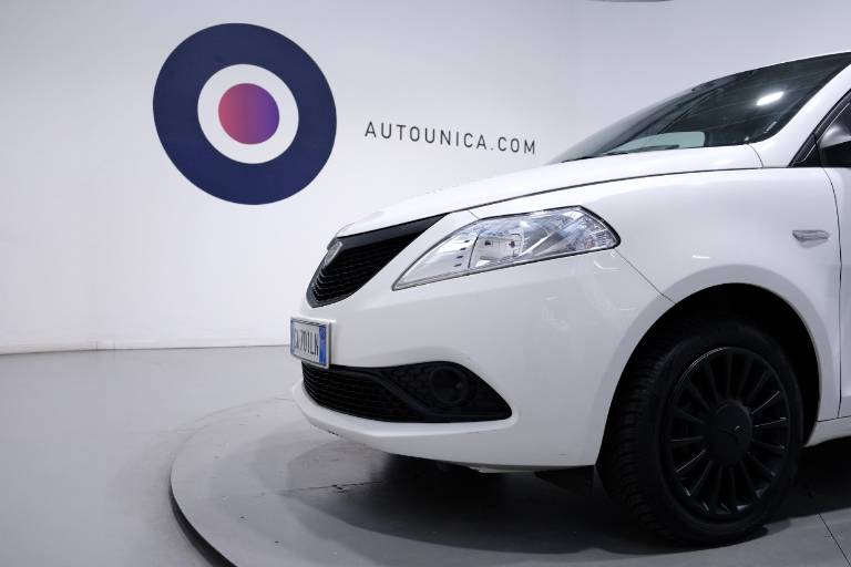 LANCIA Ypsilon 18