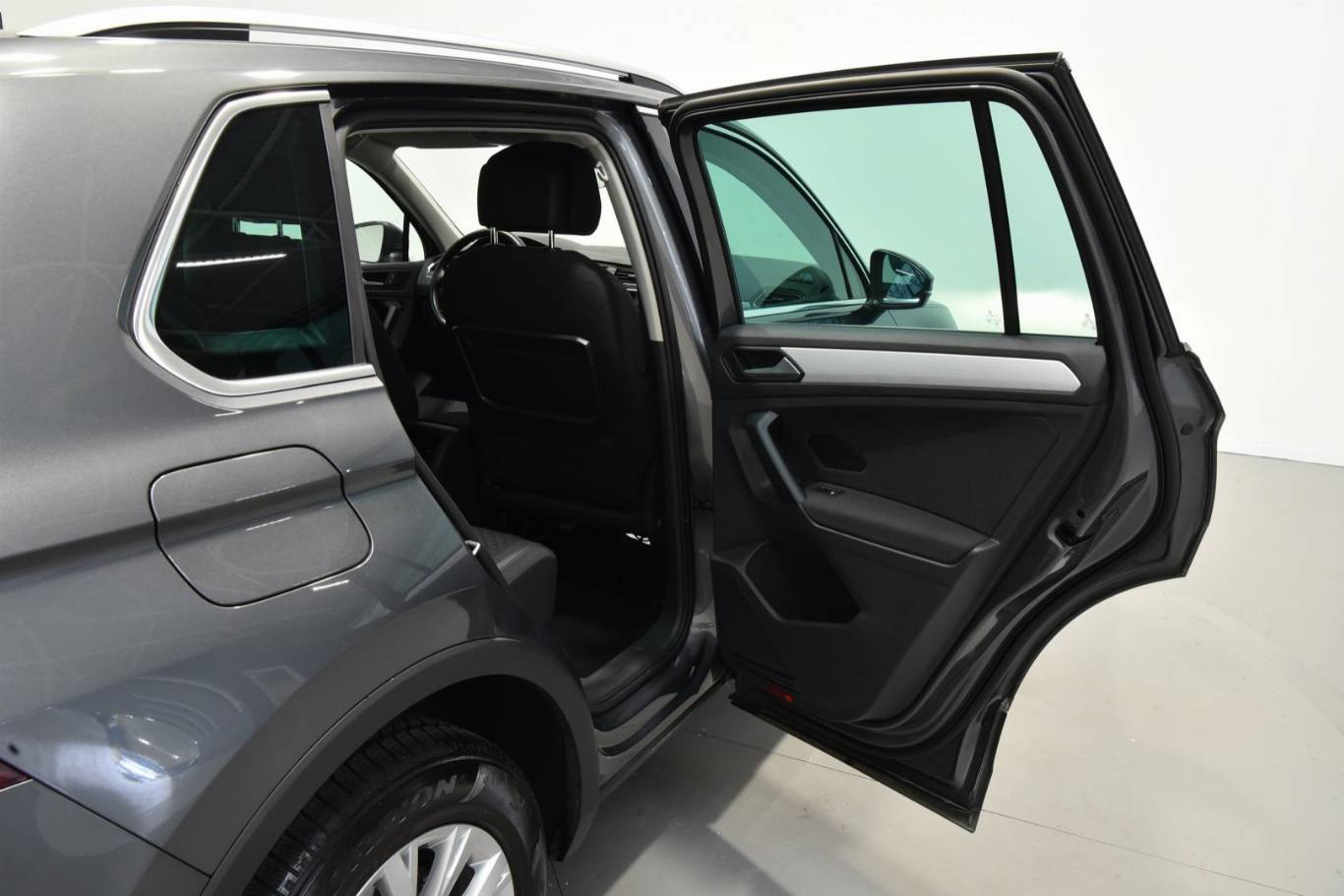 VOLKSWAGEN Tiguan 48