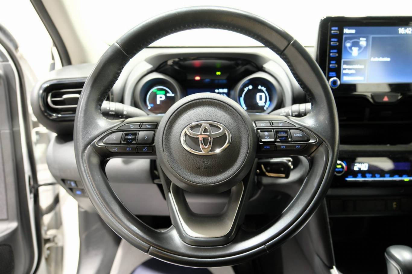 TOYOTA Yaris Cross 7