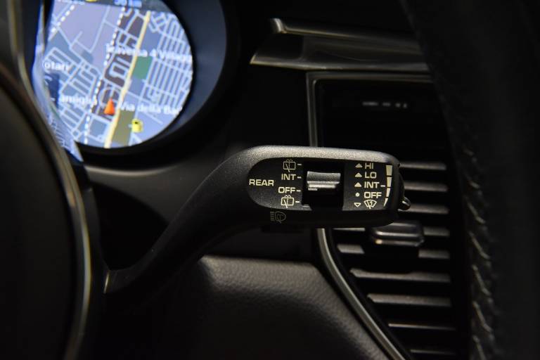 PORSCHE Macan 27