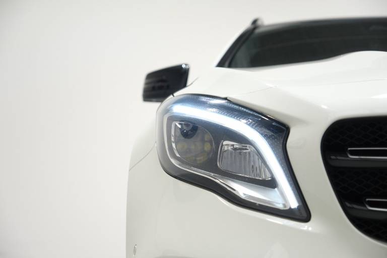 MERCEDES-BENZ GLA 220 12