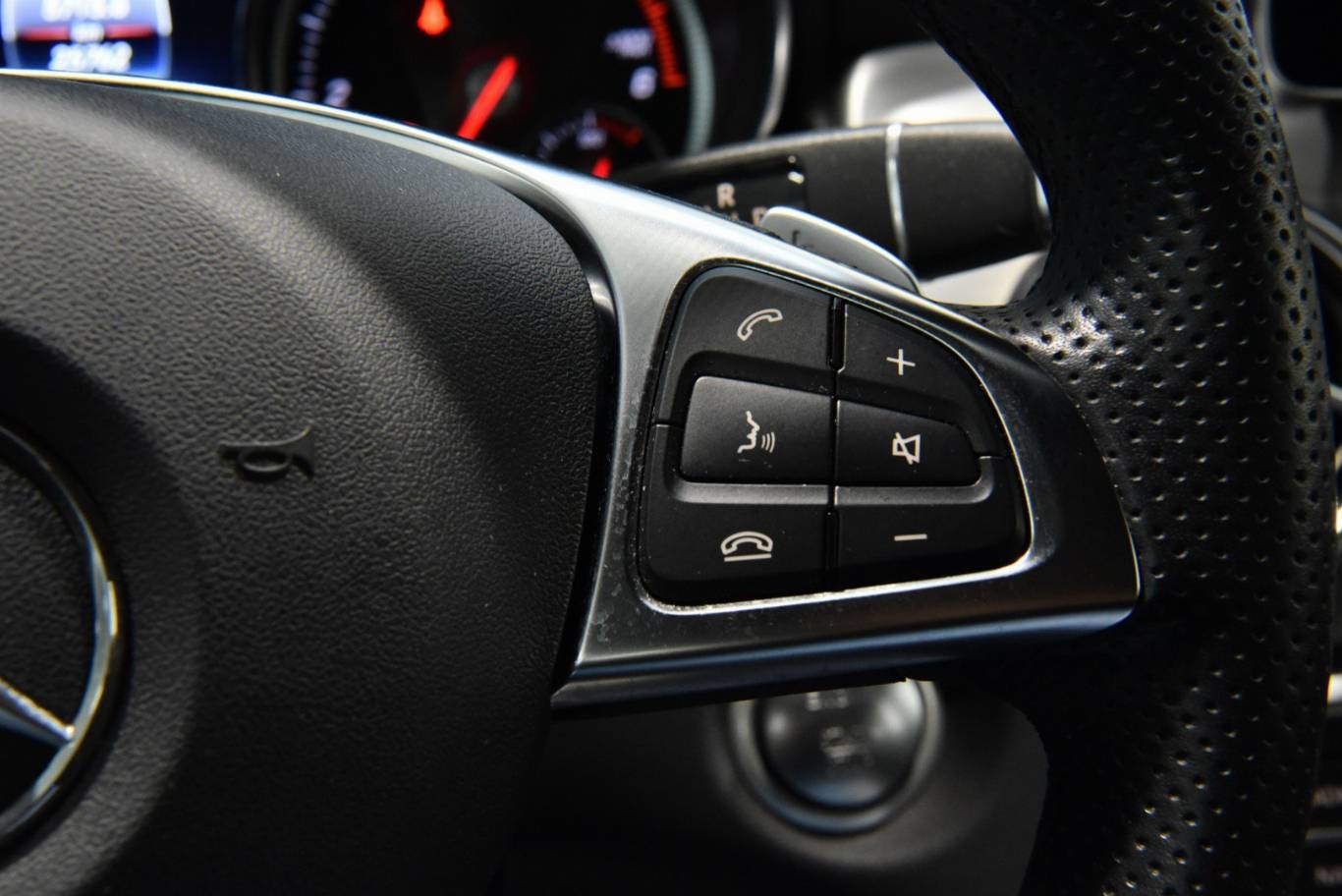 MERCEDES-BENZ GLA 200 8