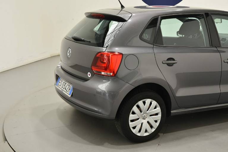 VOLKSWAGEN Polo 19