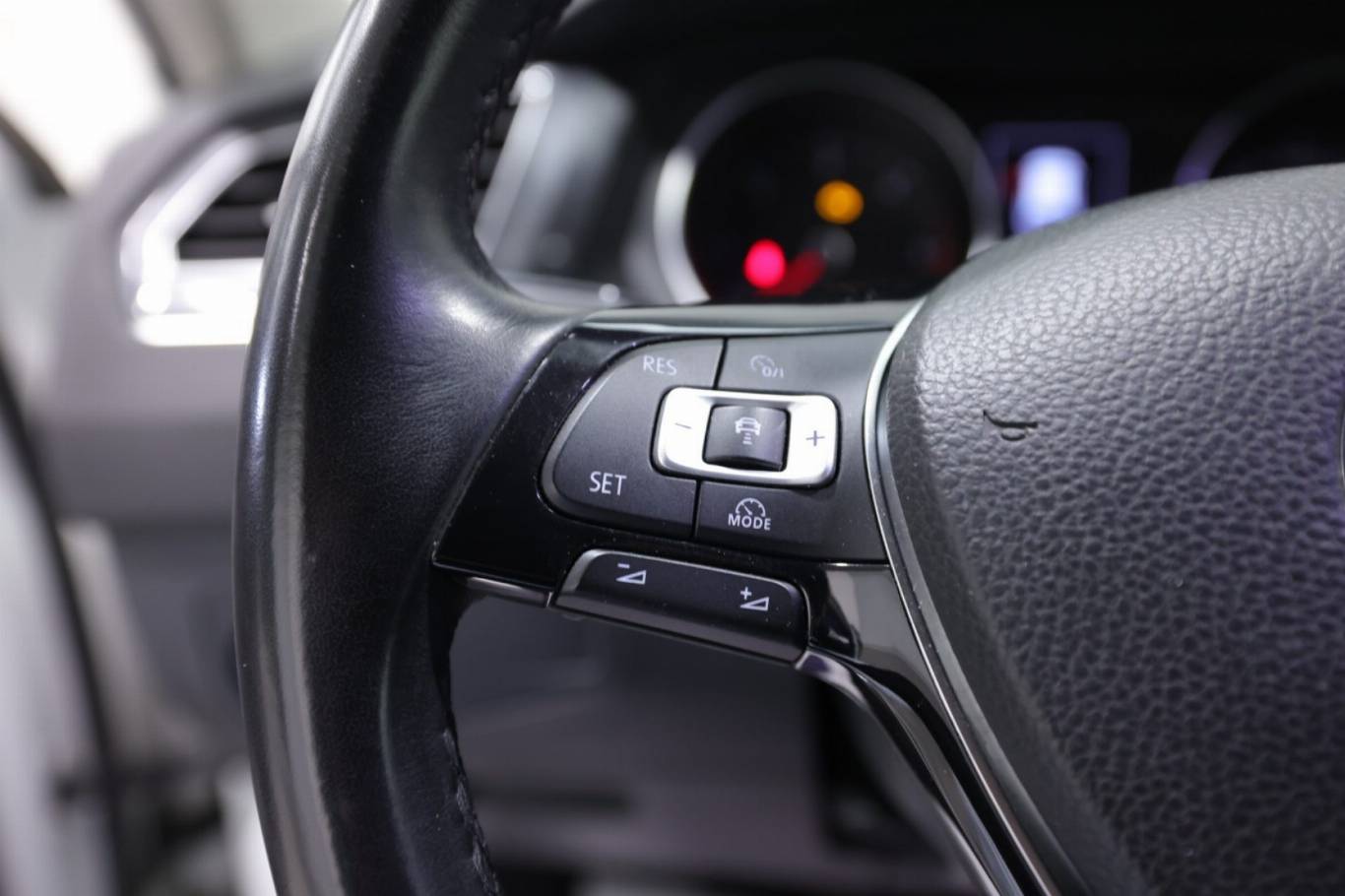 VOLKSWAGEN Tiguan 21