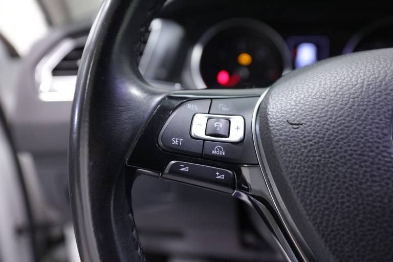 VOLKSWAGEN Tiguan 21