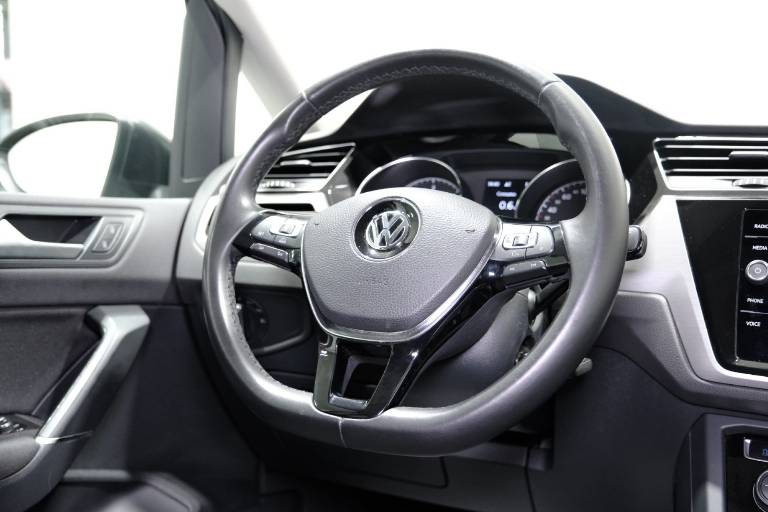 VOLKSWAGEN Touran 39