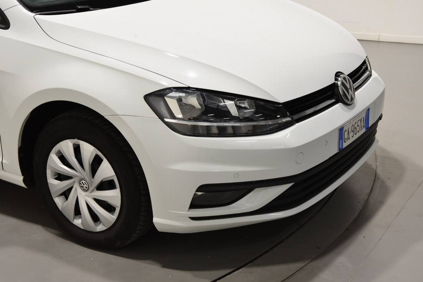 VOLKSWAGEN Golf 38