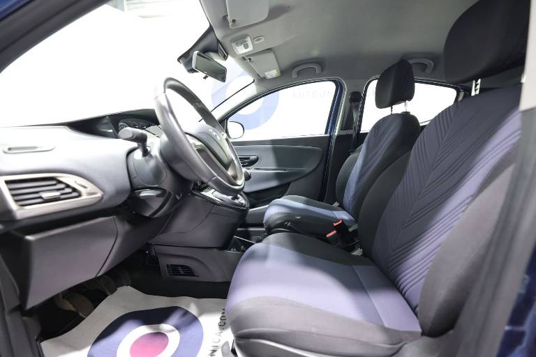 LANCIA Ypsilon 19