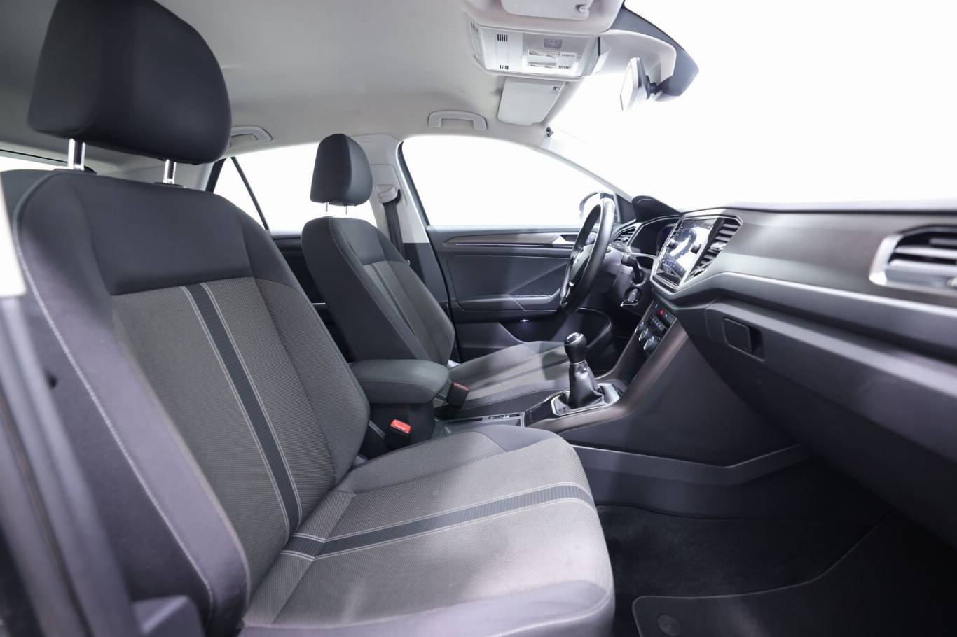 VOLKSWAGEN T-Roc 46
