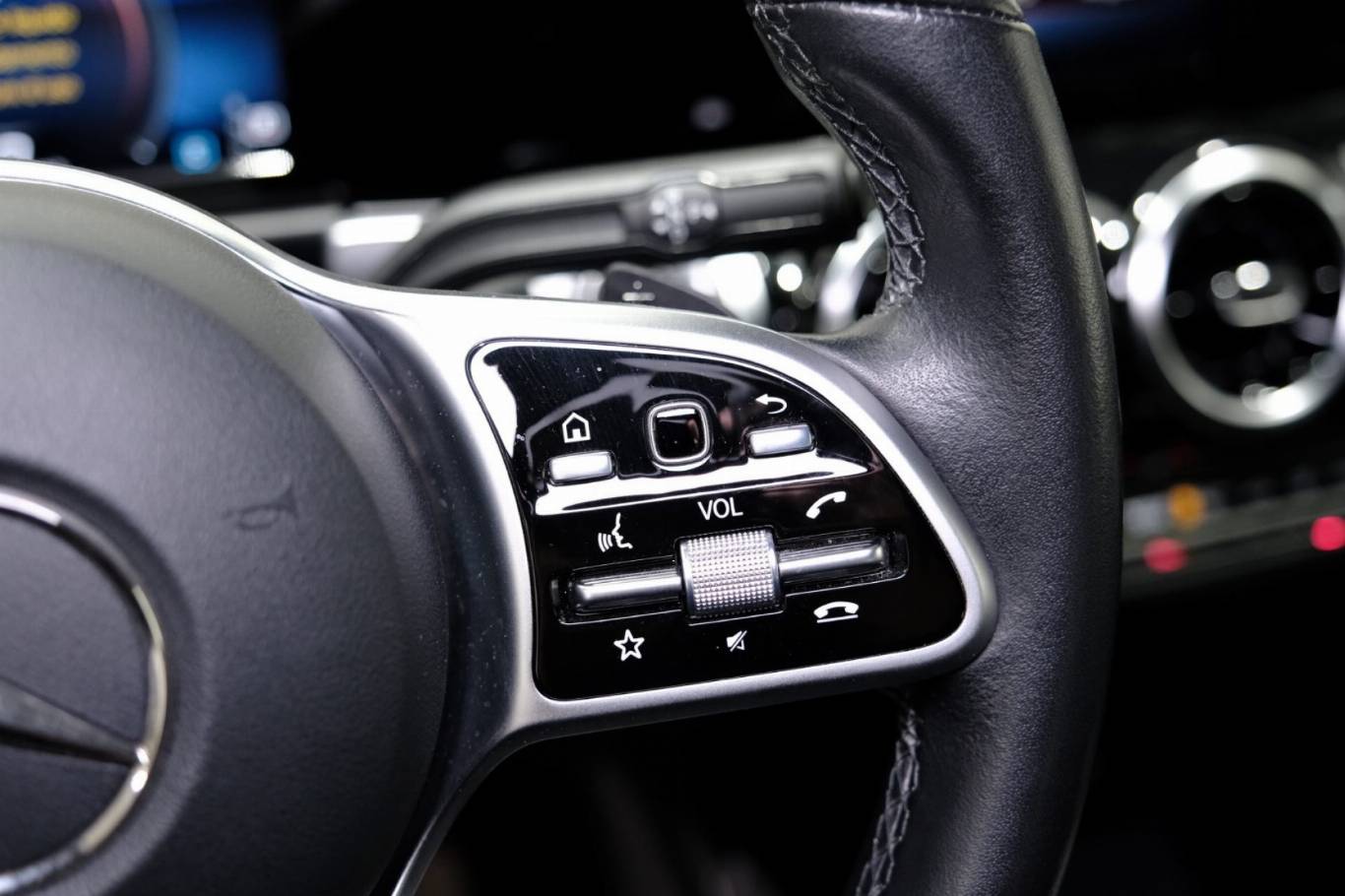 MERCEDES-BENZ GLB 200 19