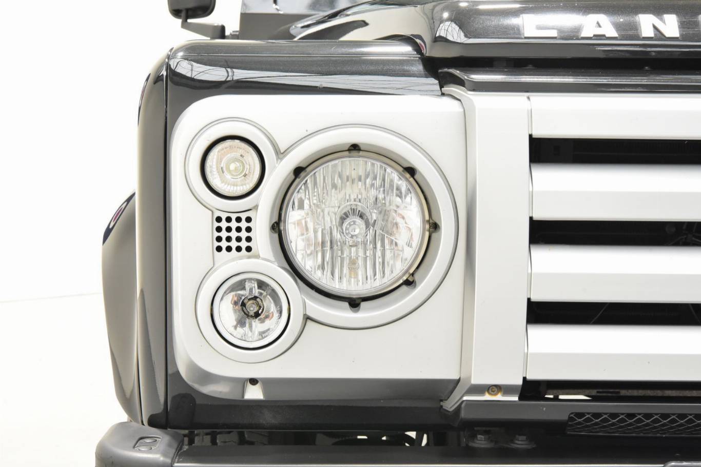 LAND ROVER Defender 37