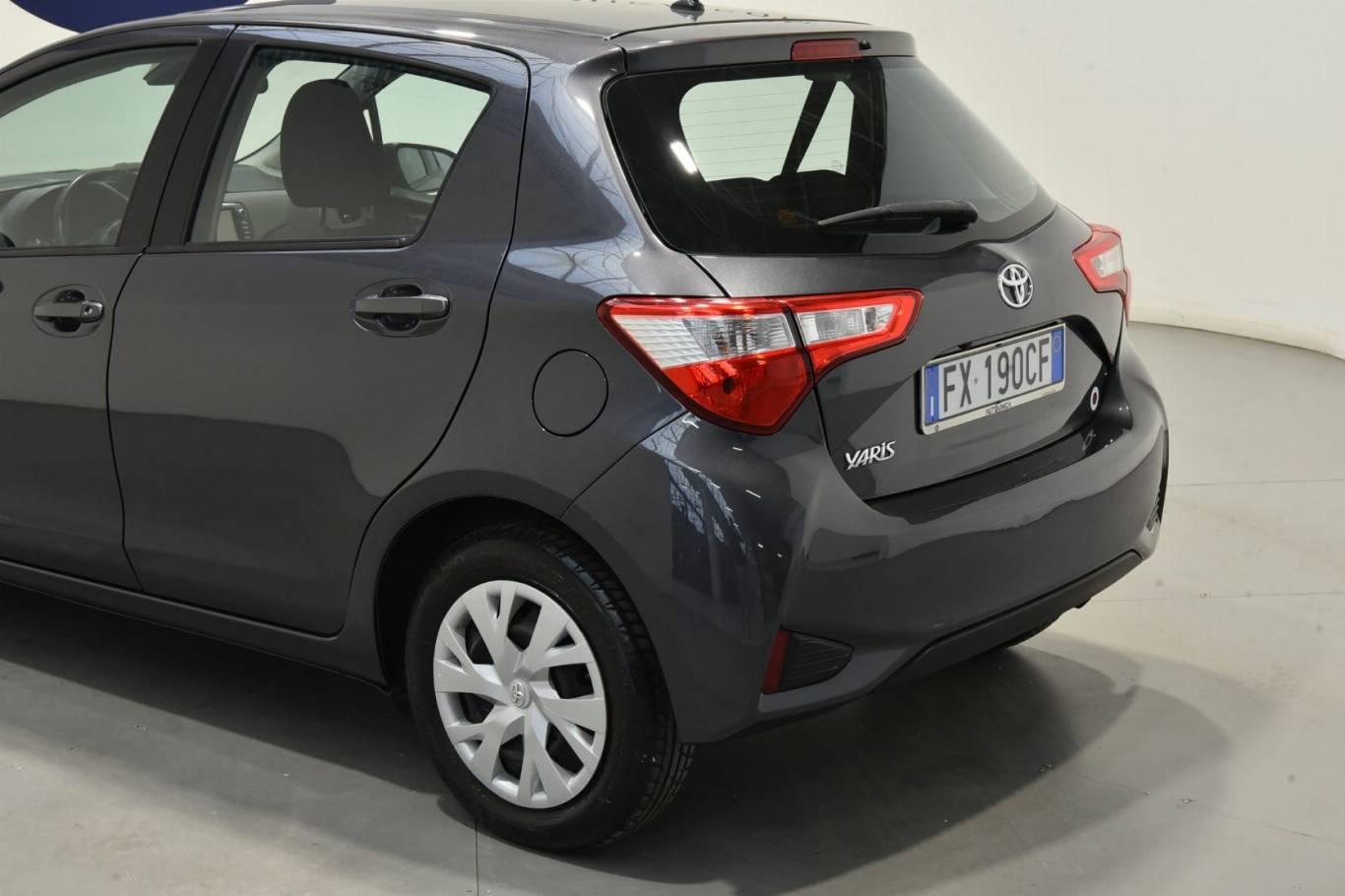 TOYOTA Yaris 16