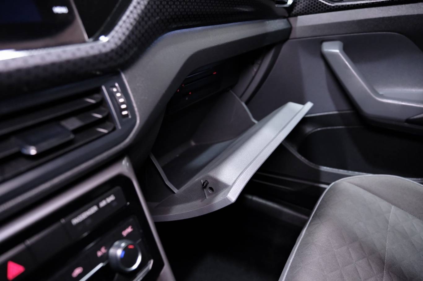 VOLKSWAGEN T-Cross 33