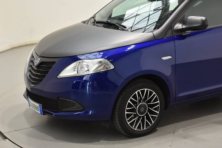 LANCIA Ypsilon 12