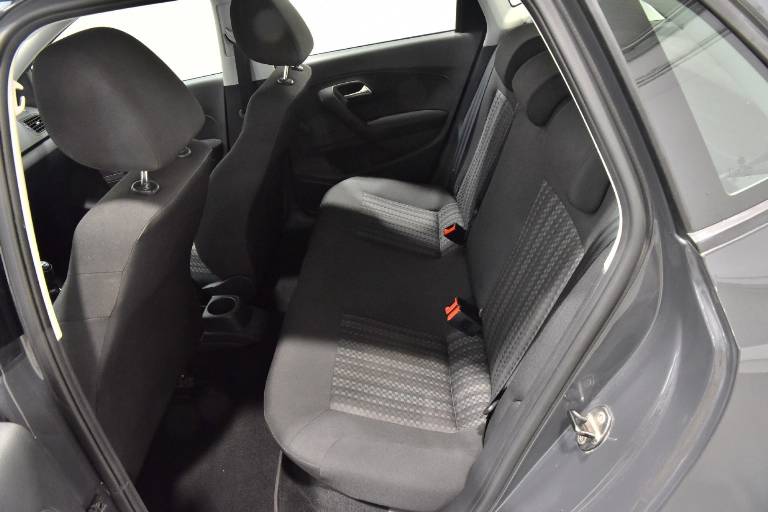 VOLKSWAGEN Polo 24