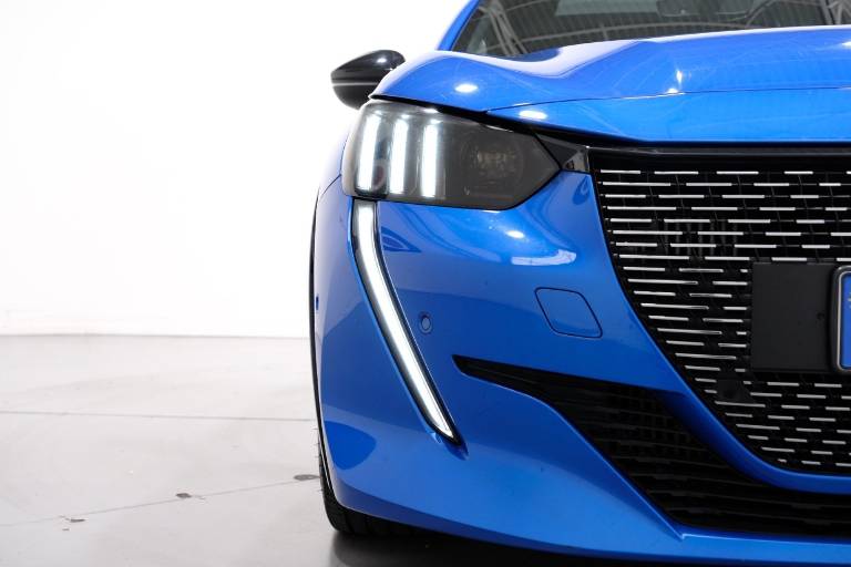 PEUGEOT 208 14