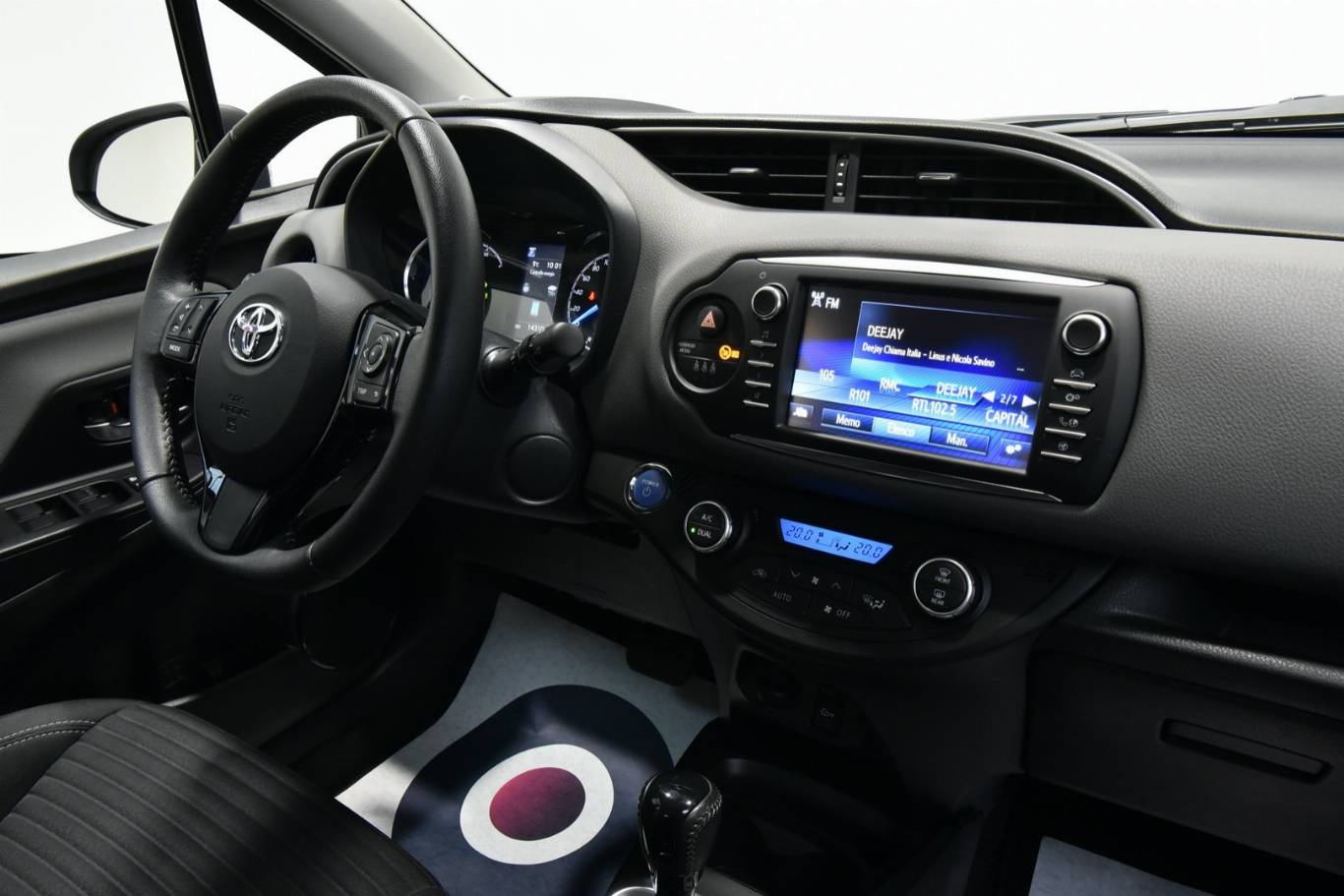 TOYOTA Yaris 24